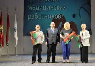 Бобруйских врачей чествовали почетными наградами в преддверии Дня медика