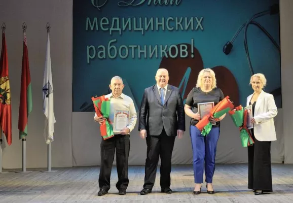 Бобруйских врачей чествовали почетными наградами в преддверии Дня медика