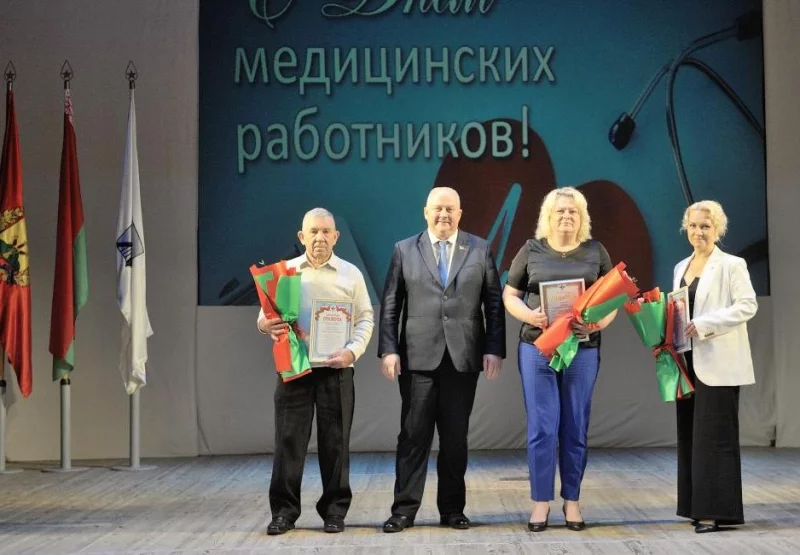 Бобруйских врачей чествовали почетными наградами в преддверии Дня медика