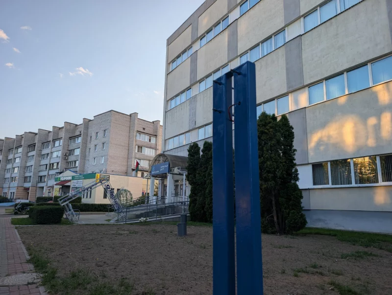 В Бобруйске убрали единственный уличный таксофон – их время прошло