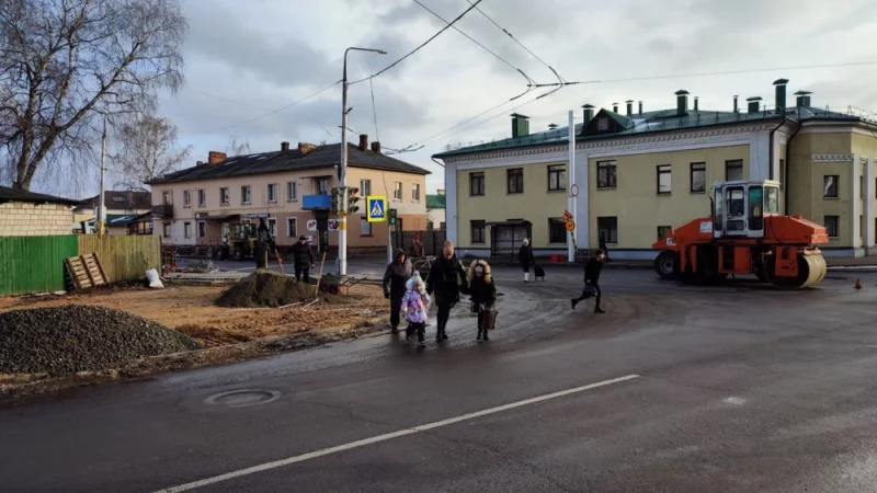 Без поправки на погоду. Дорожный ремонт в Бобруйске продолжается