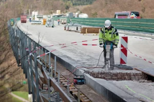 Бетоноломов Bosch, Makita