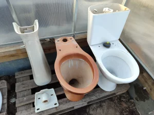 Унитазы, бачки, крышки бачков