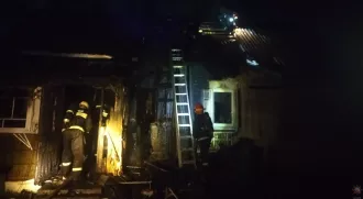 В Бобруйске автономный пожарный извещатель спас хозяйку и её внучку при ночном пожаре на улице МОПРа