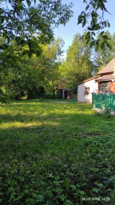Долю в деревянном доме барачного типа