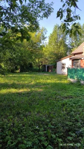 Долю в деревянном доме барачного типа