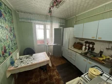3-к квартира в 6 м-не возле ТЦ Спектр, две лоджии, погреб, неугловая
