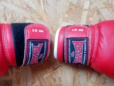 Боксерские перчатки и ленты. 45руб