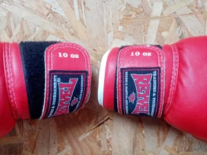 Боксерские перчатки и ленты. 45руб