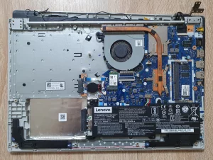 Ноутбук Lenovo IdeaPad 330-15IKB  сломана петля