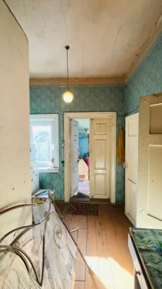 2-комнатная квартира в деревянном жилом доме в центре города