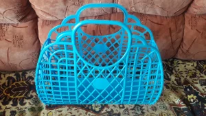 Корзинку пластмассовую