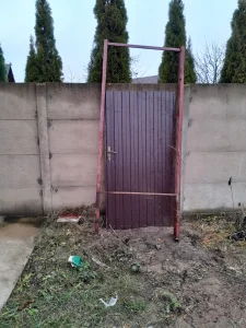 Калитка из профилированной трубы и металлопрофиля