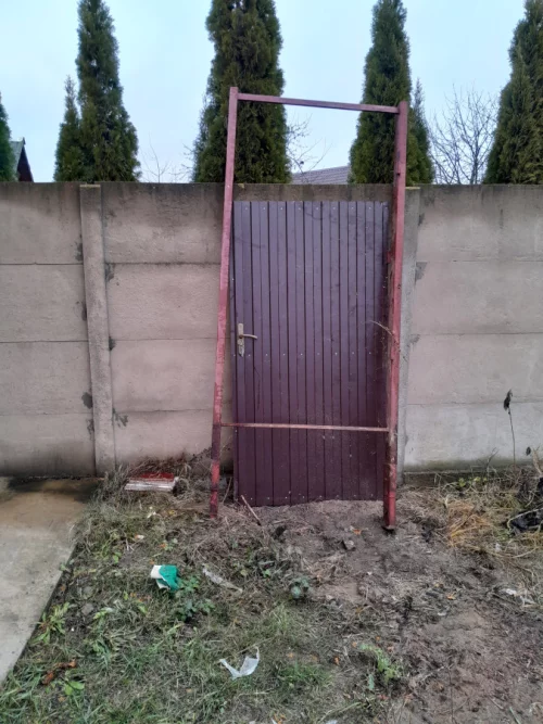 Калитка из профилированной трубы и металлопрофиля