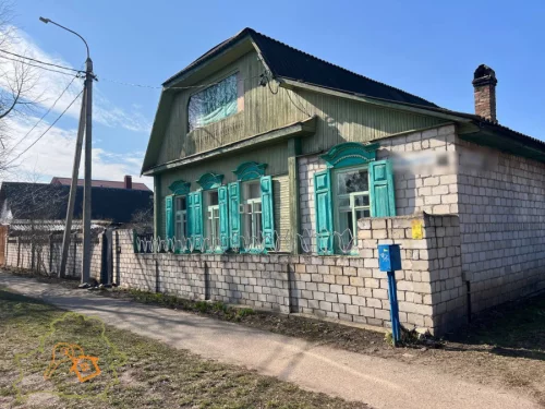 Дом с мансардным этажом в центре города