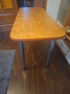 Стол кухонный