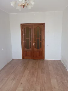 Двухкомнатную квартиру на длительный срок