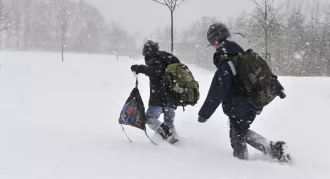 Могут ли дети не посещать учреждения образования в связи со сложными погодными условиями?