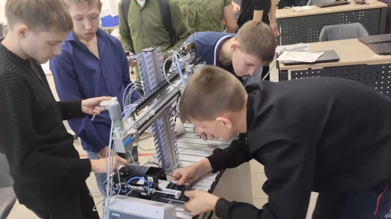 Более 36 тысяч старшеклассников освоят рабочие профессии