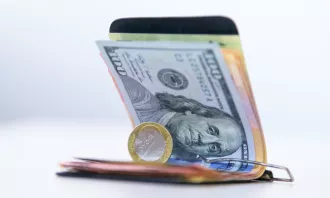 Может ли доллар упасть ниже 2,8 рубля? Курсы валют пятницы