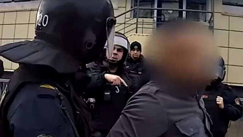 Бобруйчанину иностранцы «заговорили зубы», незаметно забрав 10 000 долларов