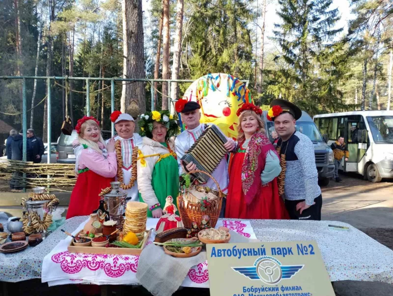 Работники транспорта и коммуникаций в лагере "Орлёнок" отметили Масленицу