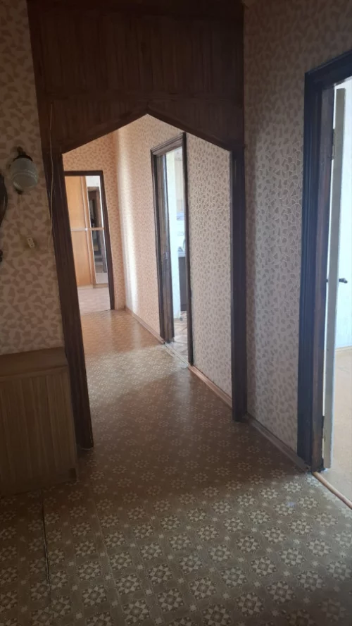 Одну комнату в трехкомнатной квартире