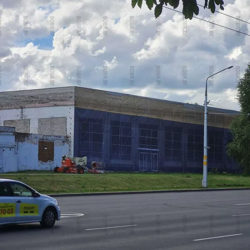 Когда нам говорят что мы живём в богатой стране, но денег на ремонт фасадов в центре города нету.