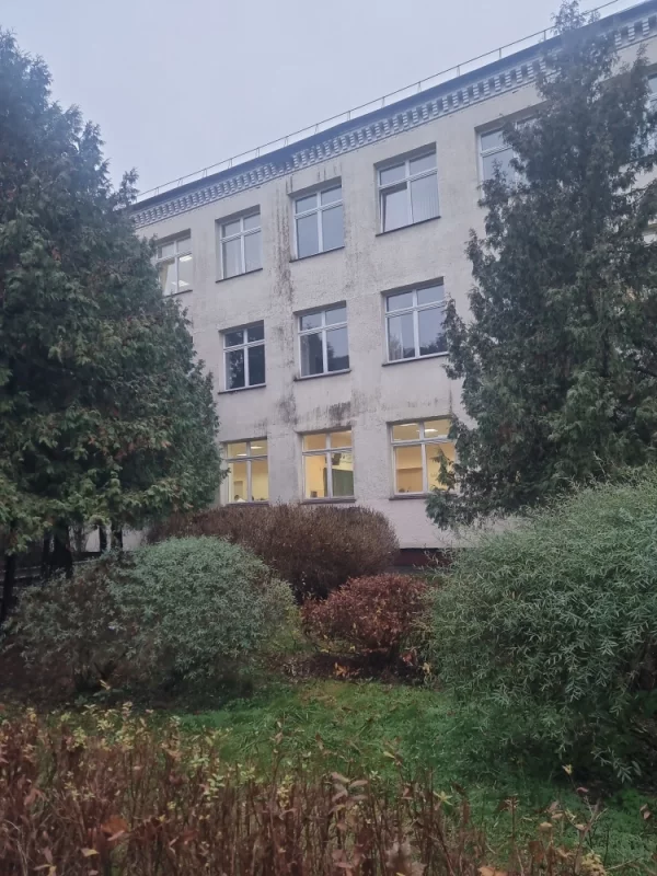 Может пора было бы заняться фасадом двадцать седьмой школы?