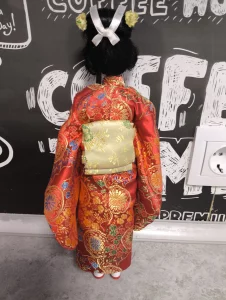 Фарфоровая кукла