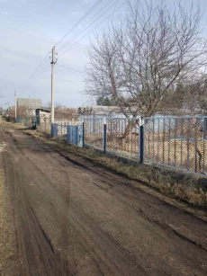 Участок земли с летним домиком