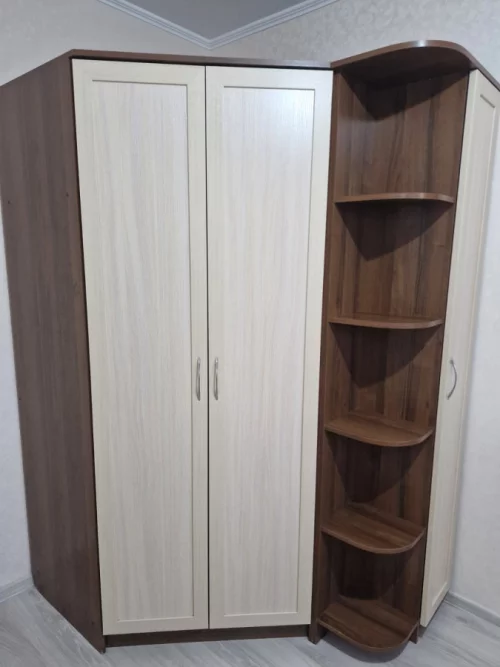 Шкаф угловой.