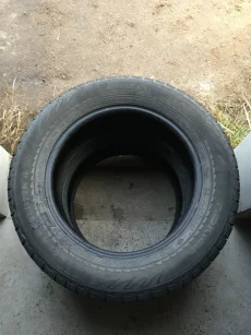 Покрышки зимние легковые 225/60/17 Nokian