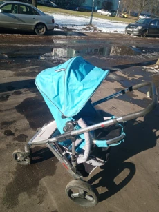 Прогулочную коляскy