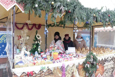 В Бобруйске открылась предновогодняя ярмарка и ёлочные базары