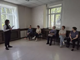 Как не попасться на крючок: в ТЦСОН Ленинского района города Бобруйска пожилым людям рассказали о финансовой грамотности