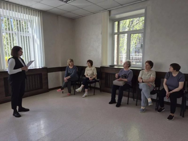 Как не попасться на крючок: в ТЦСОН Ленинского района города Бобруйска пожилым людям рассказали о финансовой грамотности
