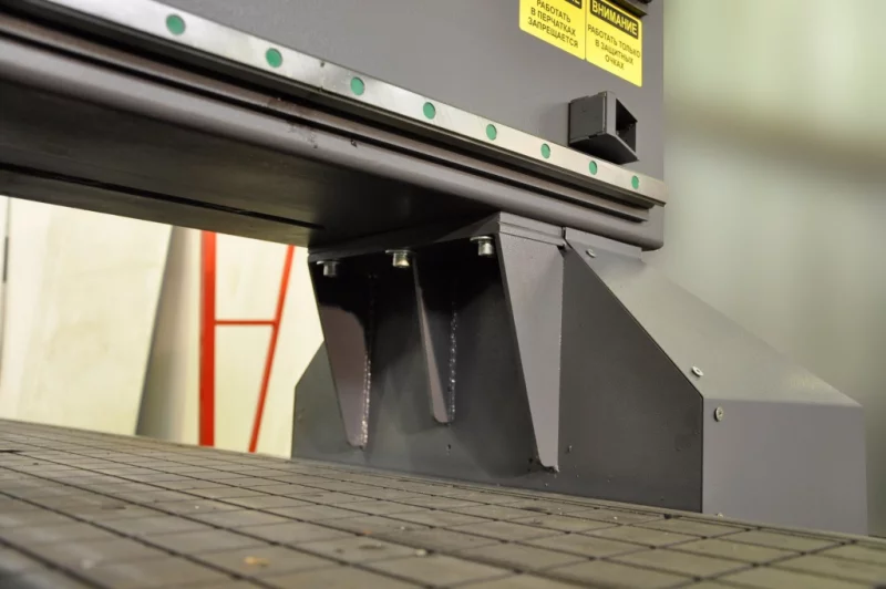 Установка и монтаж рельсов на станках с числовым программным управлением