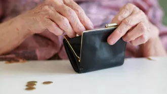 В Беларуси пенсии и пособия за 7 ноября выдадут заранее. Вот график