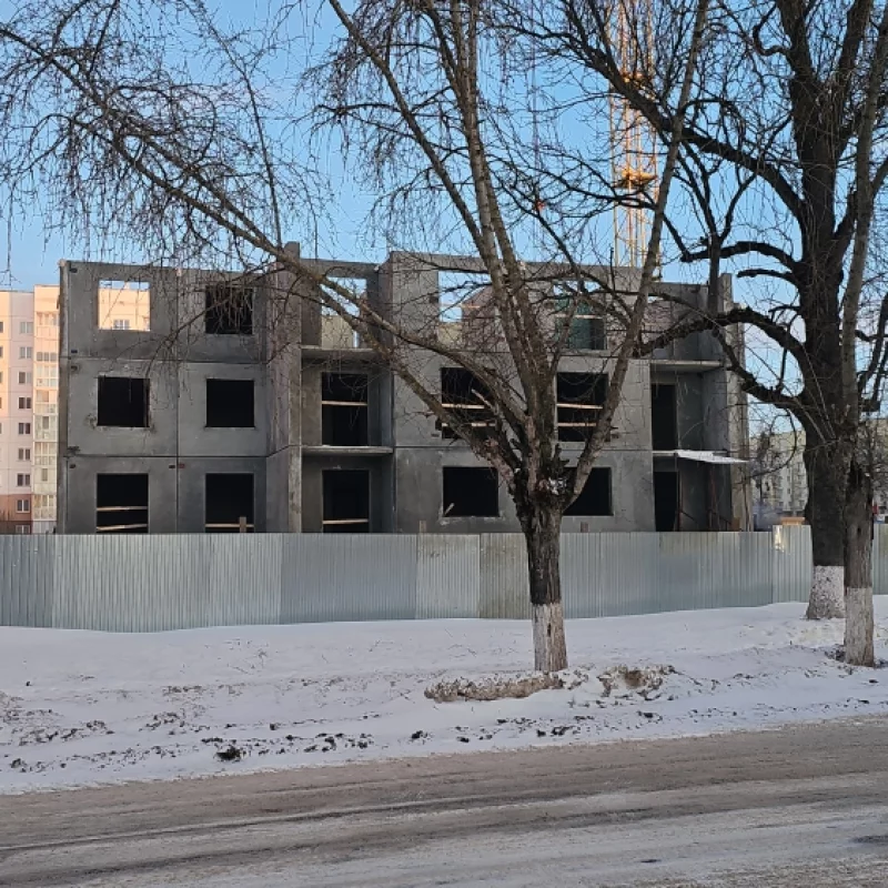 Уже 3 этажа нового дома возле санатория смонтировали