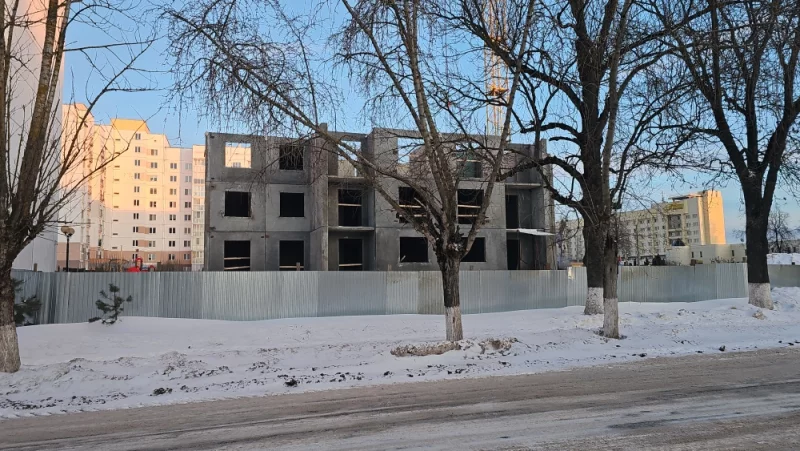 Уже 3 этажа нового дома возле санатория смонтировали