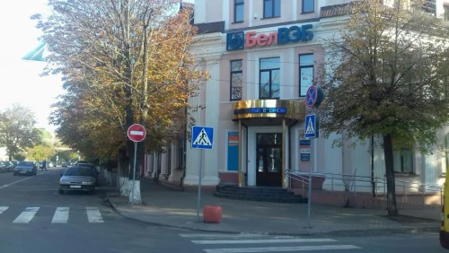 1-й этаж 3-х этажного административно-торгового здания в центре