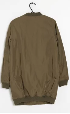 Удлиненная парка Bershka.