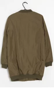 Удлиненная парка Bershka.