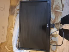 Монитор и системный блок в рабочем состоянии