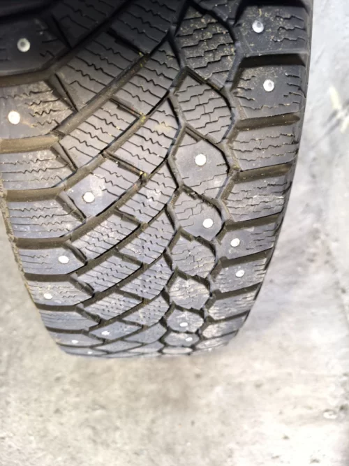 Зимние шипованные шины на дисках R15 195/65