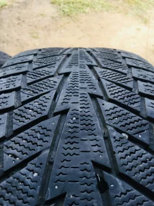 Покрышки зимние легковые 215/55/17 Hankook