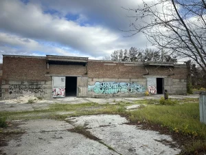 Продаются склады более 400 м2 с участком 1, 5 га