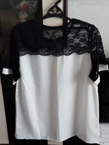 Блузка с гипюром.