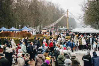 Масленицу в бобруйском горпарке отмечают 22 февраля. Снова без живого петуха